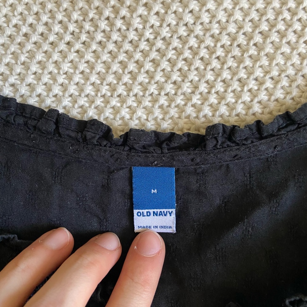 Old Navy Women’s blouse- black size Medium - Picture 7 of 7